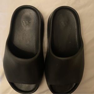 Yeezy slide / BLACK